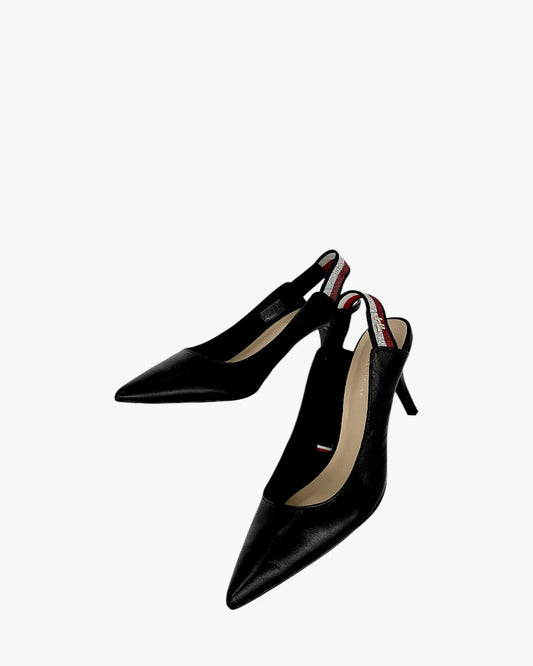 Minimal Black Pointed Heels